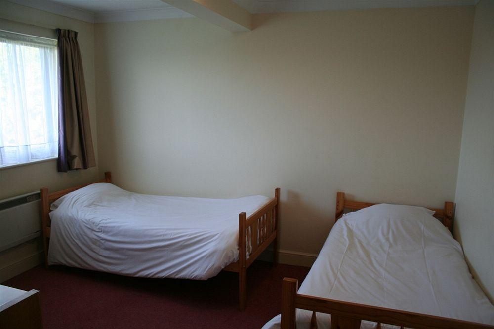 Days Inn Stafford Bagian luar foto