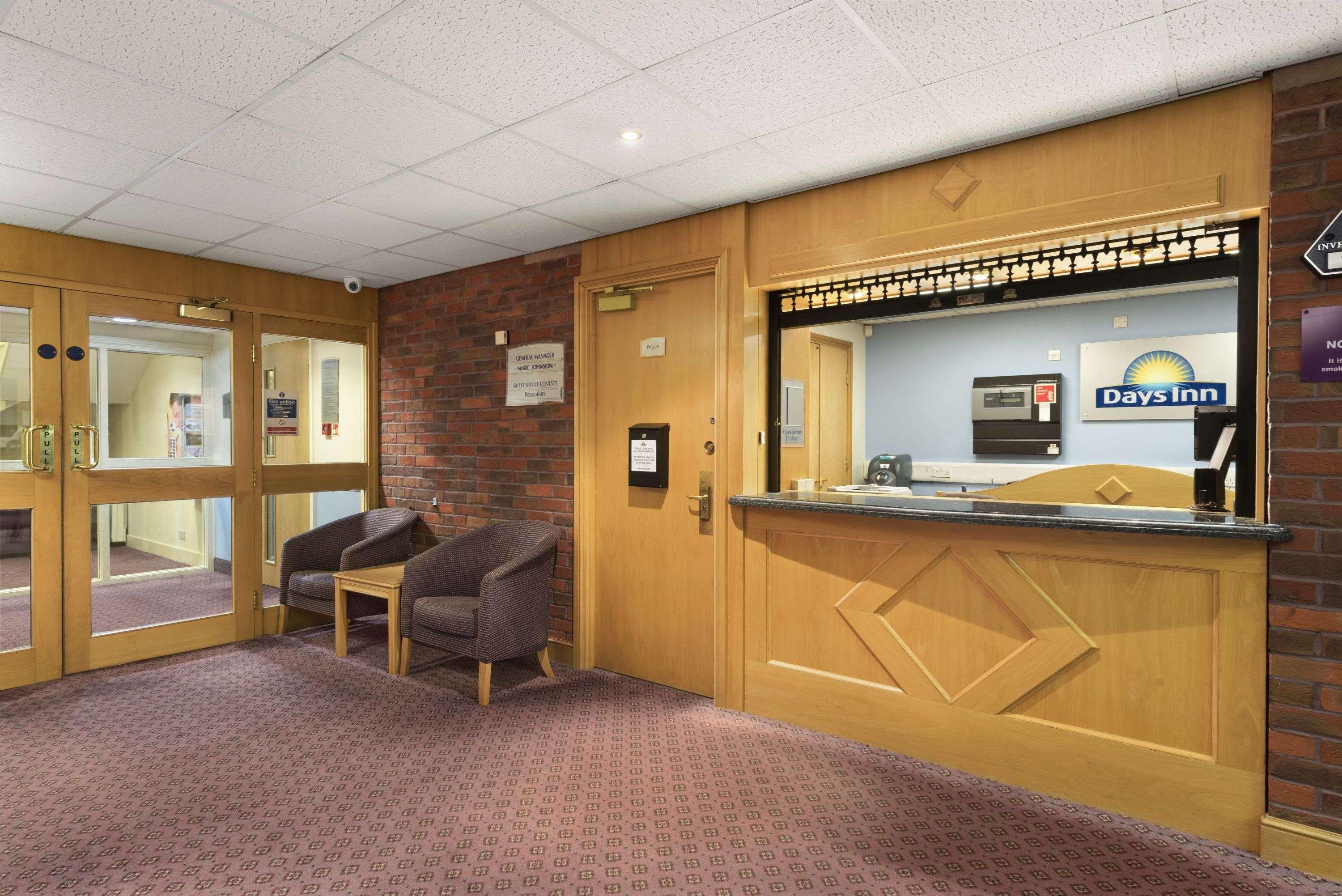 Days Inn Stafford Bagian luar foto