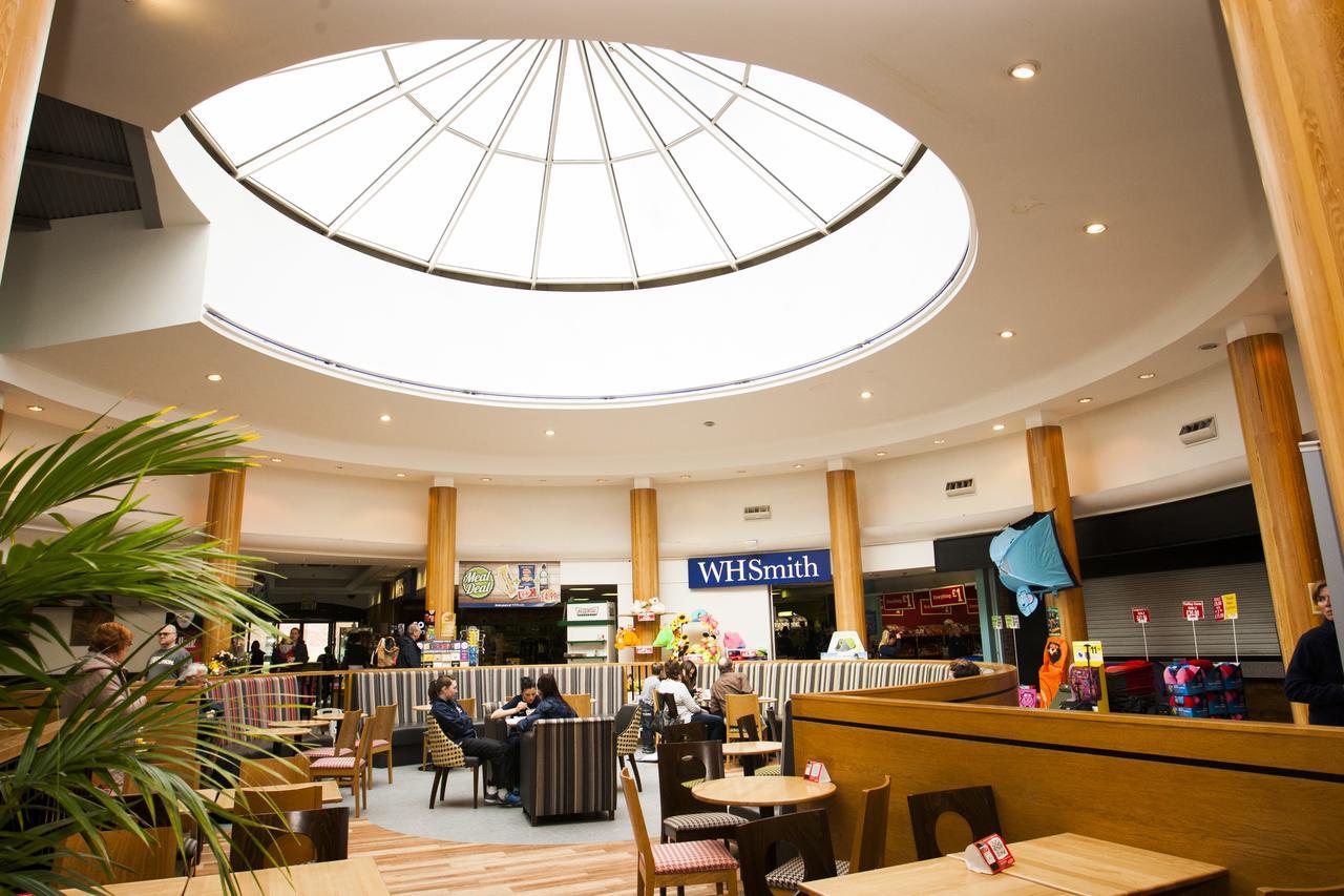 Days Inn Stafford Bagian luar foto