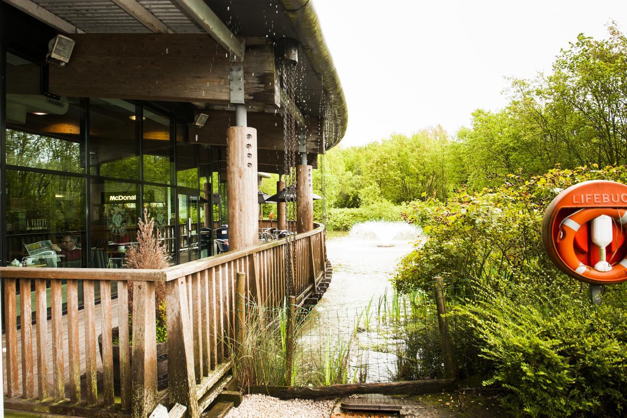 Days Inn Stafford Bagian luar foto